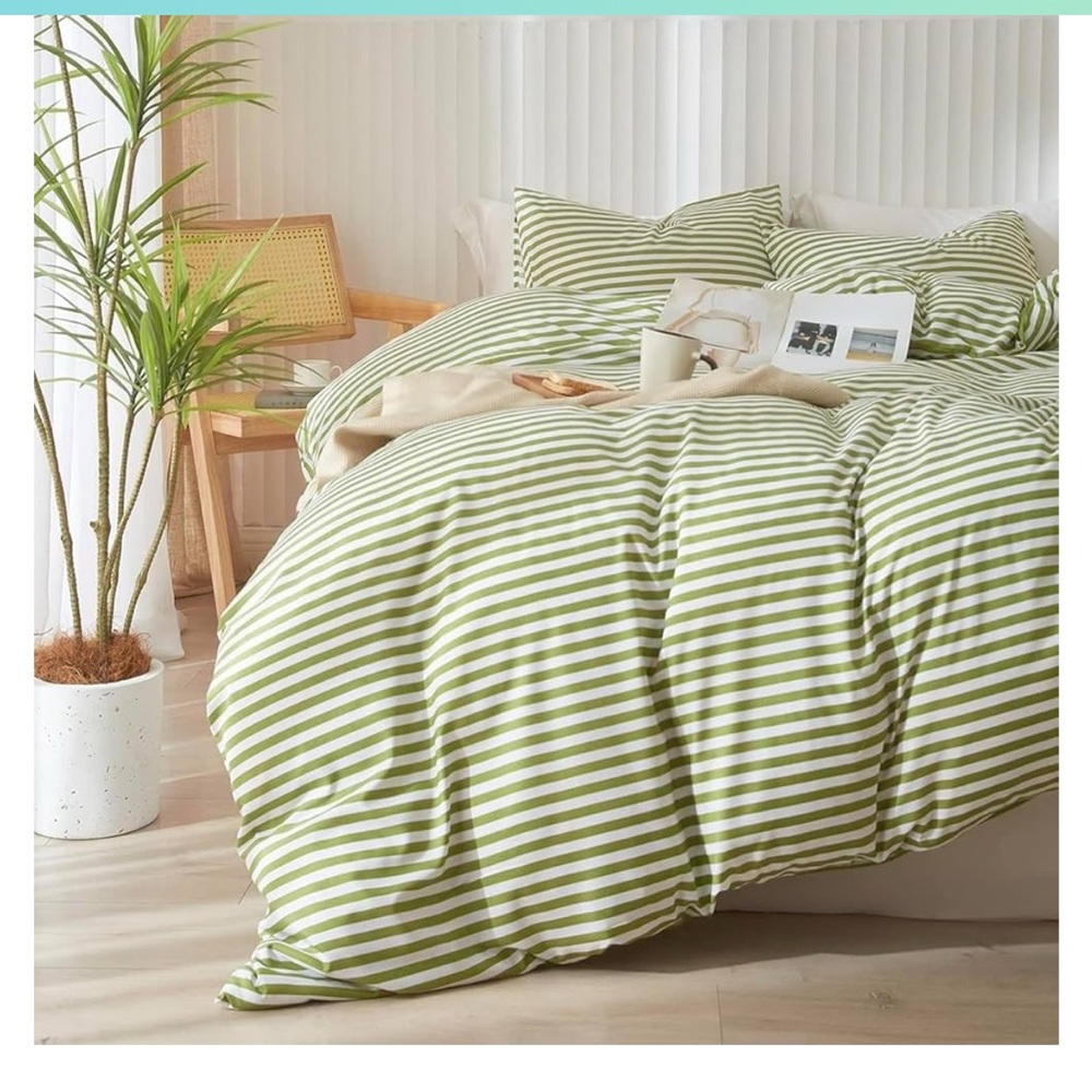 BRAND NEW! Amazon Green and White Striped Twin XL Comforter Set NEVER USED